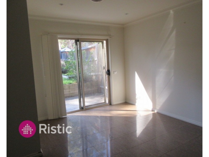 27 / 5 Delacombe Drive, Mill Park VIC 3082