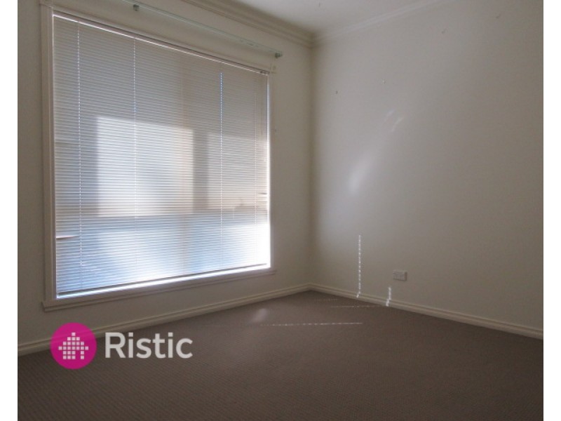 27 / 5 Delacombe Drive, Mill Park VIC 3082