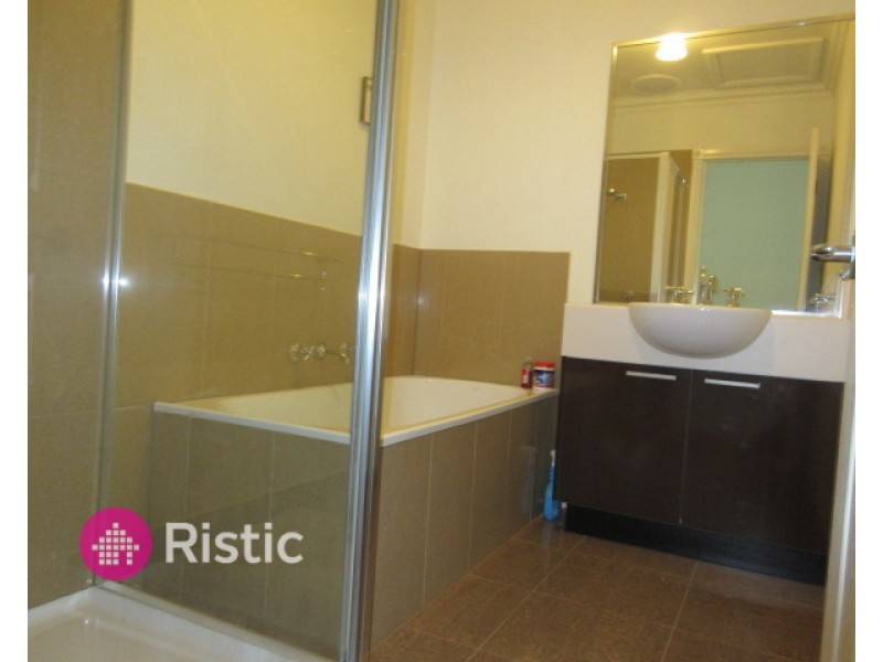 27 / 5 Delacombe Drive, Mill Park VIC 3082