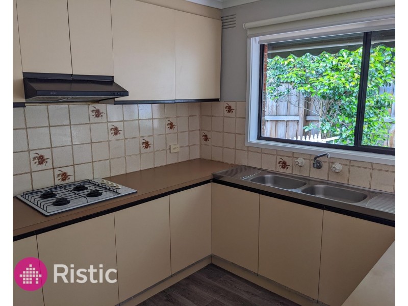 2/37-39 Cuthbert Drive, Mill Park VIC 3082