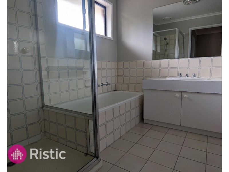 2/37-39 Cuthbert Drive, Mill Park VIC 3082