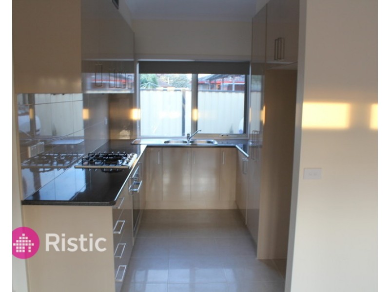 2/32 Maxwell Street, Lalor VIC 3075