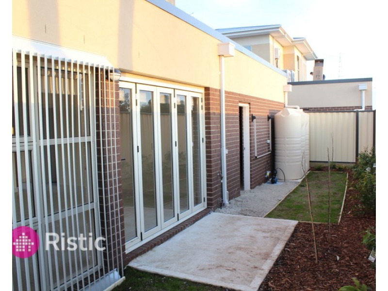 2/32 Maxwell Street, Lalor VIC 3075
