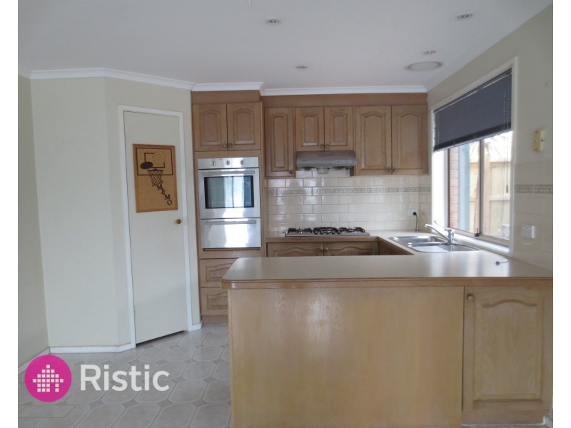 2 Allwyn Crescent, Mill Park VIC 3082