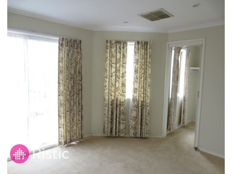 2 Allwyn Crescent, Mill Park VIC 3082