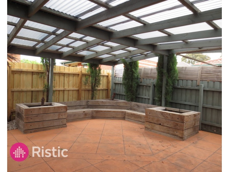 2 Allwyn Crescent, Mill Park VIC 3082