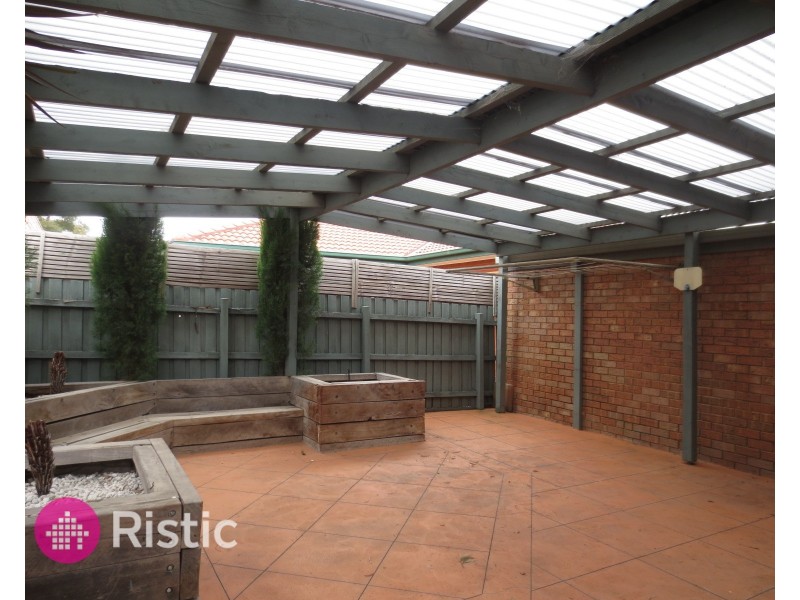 2 Allwyn Crescent, Mill Park VIC 3082