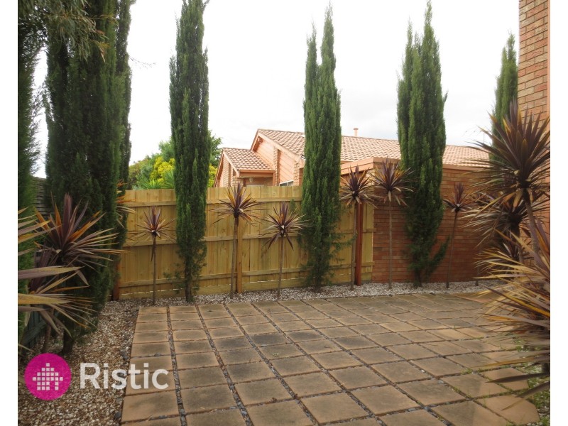 2 Allwyn Crescent, Mill Park VIC 3082
