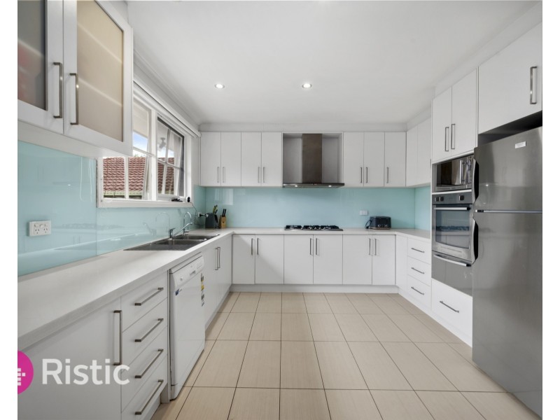 18 Centenary Drive, Mill Park VIC 3082