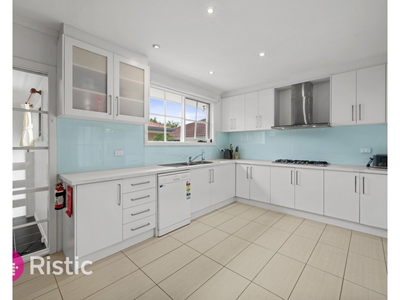 18 Centenary Drive, Mill Park VIC 3082