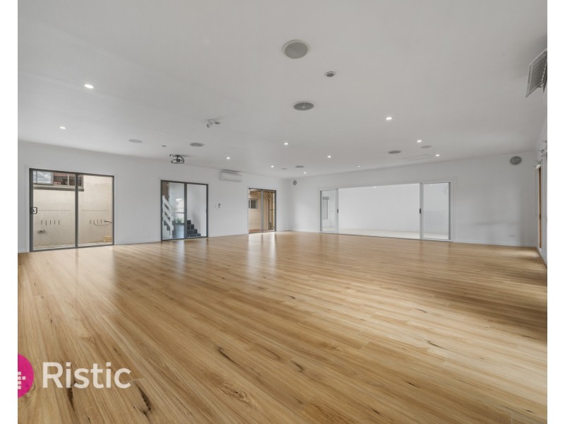 18 Centenary Drive, Mill Park VIC 3082