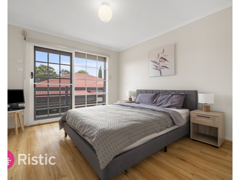 18 Centenary Drive, Mill Park VIC 3082