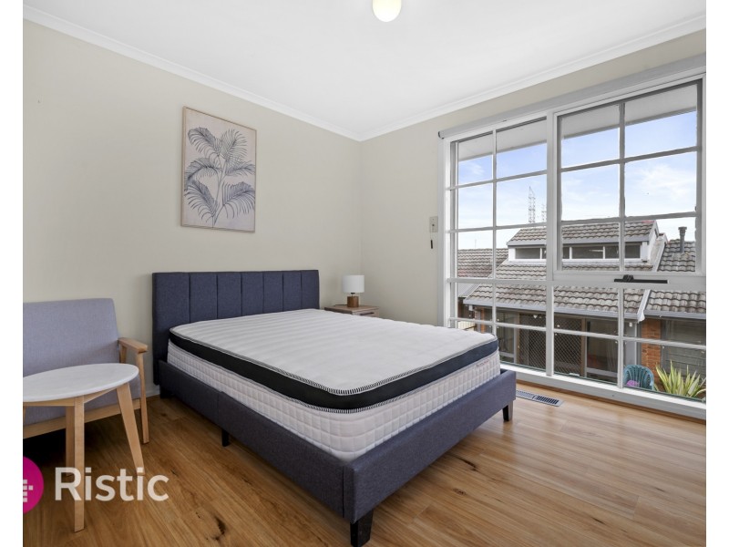 18 Centenary Drive, Mill Park VIC 3082