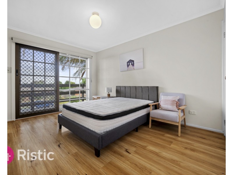 18 Centenary Drive, Mill Park VIC 3082