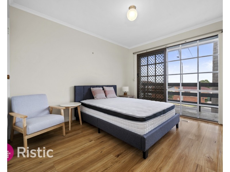18 Centenary Drive, Mill Park VIC 3082