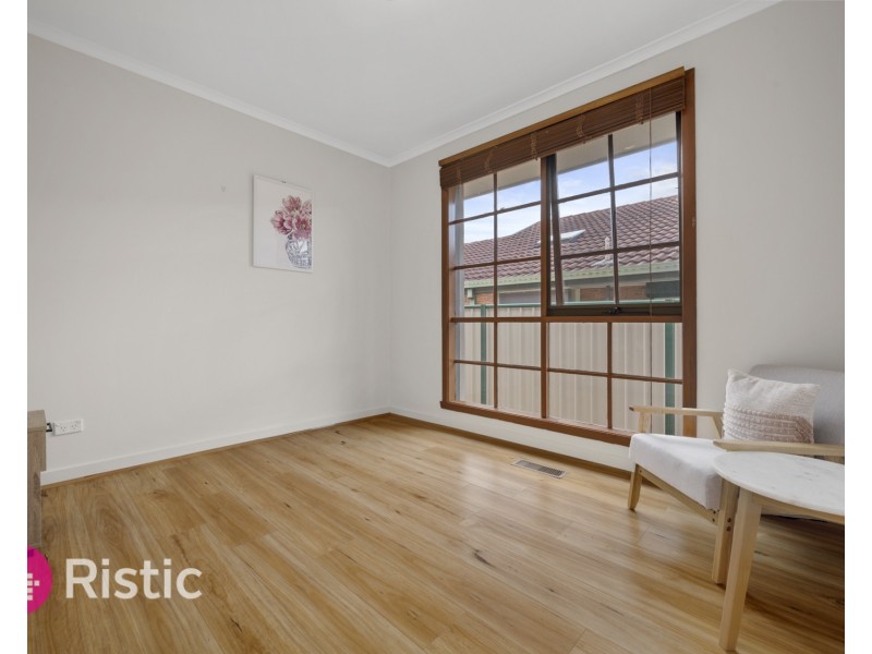 18 Centenary Drive, Mill Park VIC 3082
