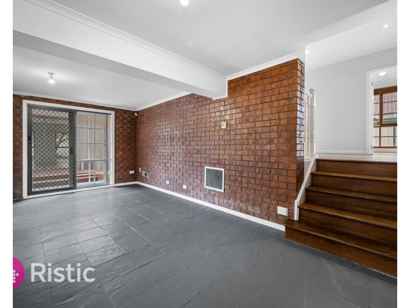 18 Centenary Drive, Mill Park VIC 3082