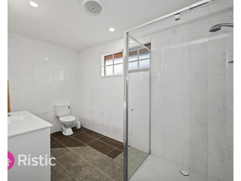 18 Centenary Drive, Mill Park VIC 3082