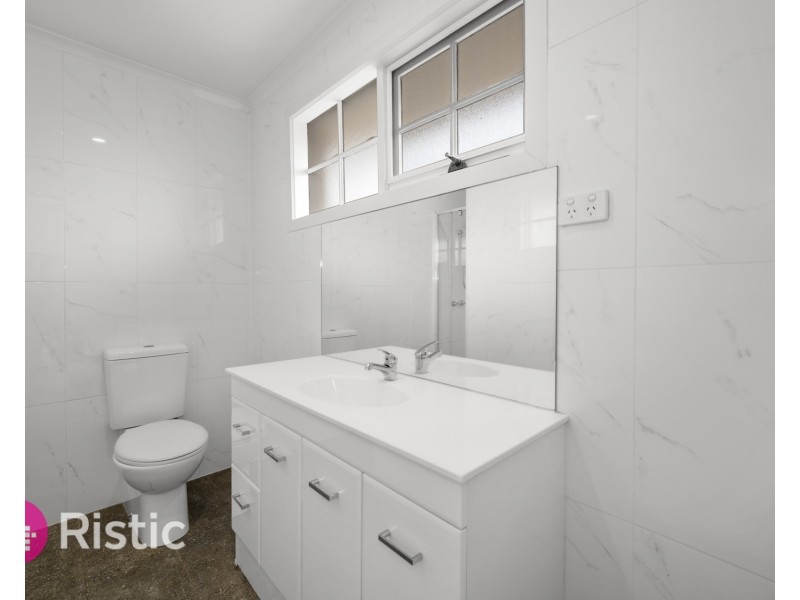 18 Centenary Drive, Mill Park VIC 3082