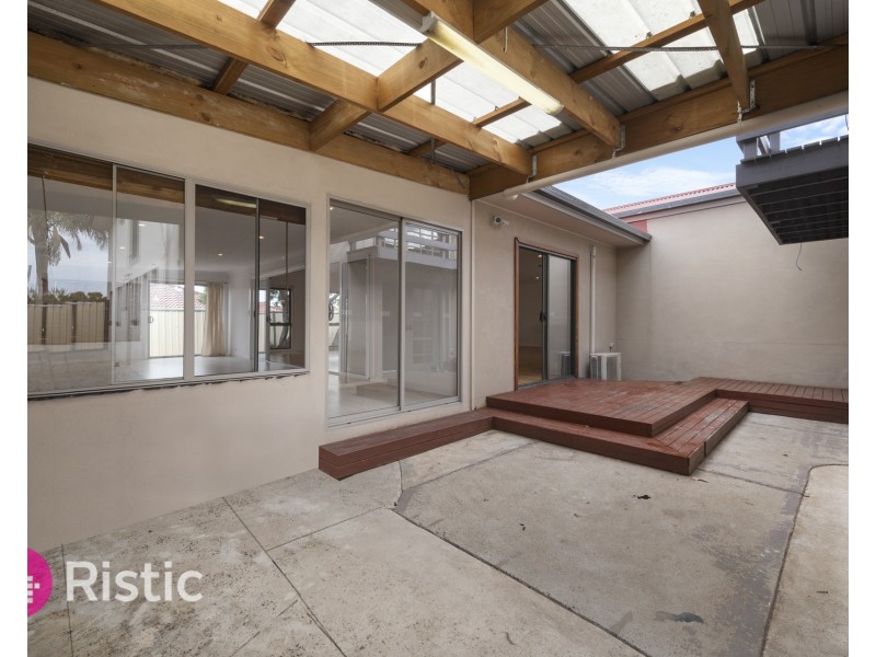 18 Centenary Drive, Mill Park VIC 3082