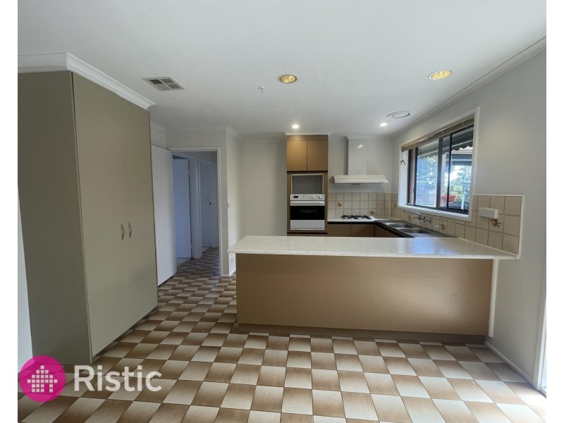 24 Kellaway Crescent, Mill Park VIC 3082