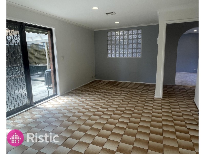 24 Kellaway Crescent, Mill Park VIC 3082