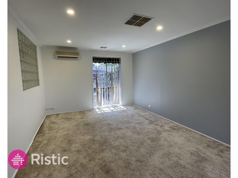 24 Kellaway Crescent, Mill Park VIC 3082