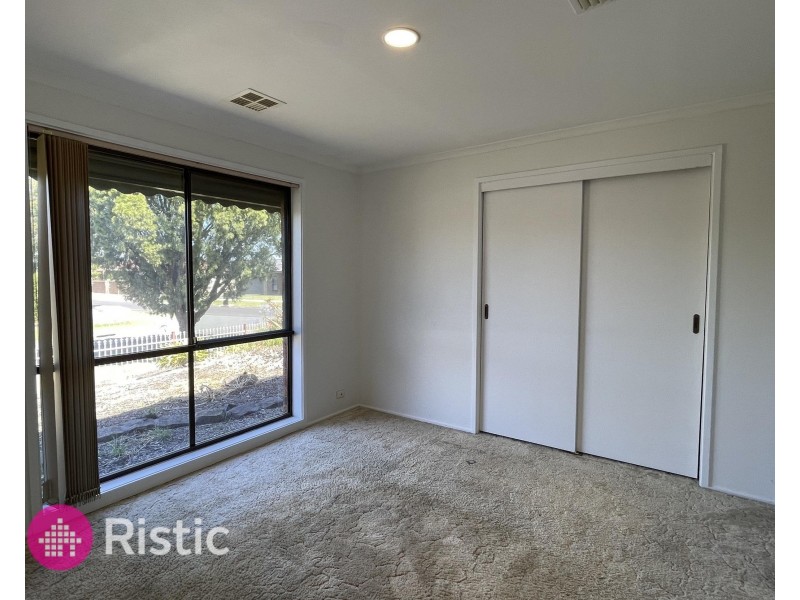 24 Kellaway Crescent, Mill Park VIC 3082