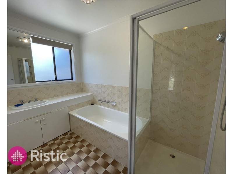 24 Kellaway Crescent, Mill Park VIC 3082
