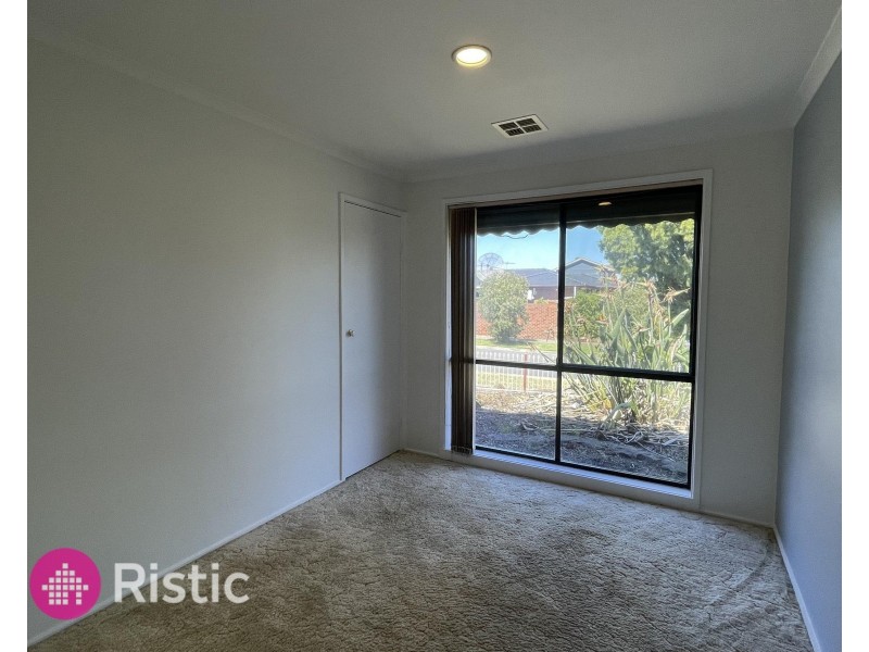24 Kellaway Crescent, Mill Park VIC 3082