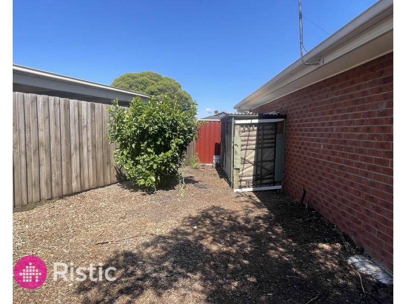 24 Kellaway Crescent, Mill Park VIC 3082