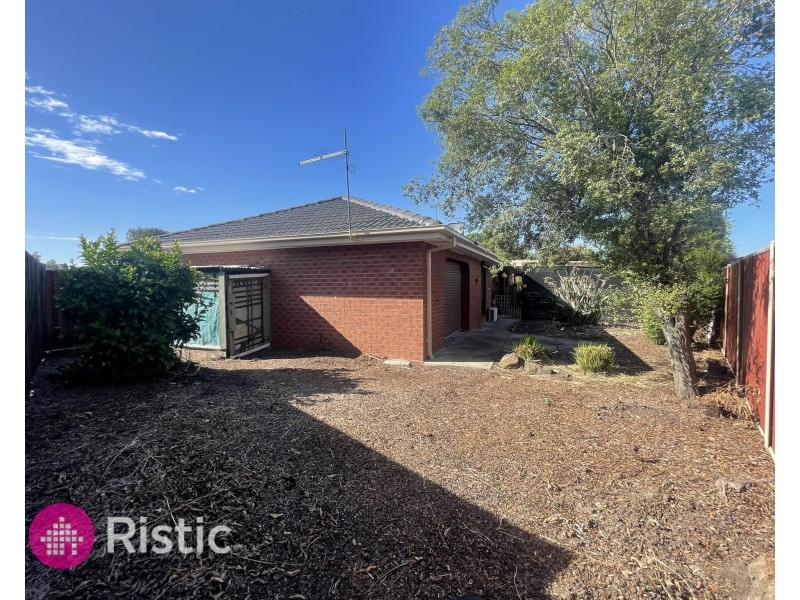 24 Kellaway Crescent, Mill Park VIC 3082