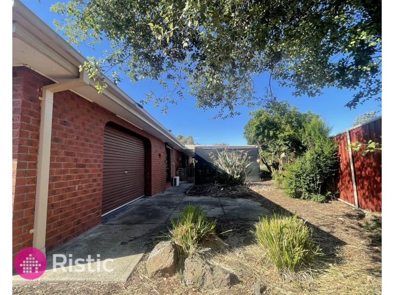 24 Kellaway Crescent, Mill Park VIC 3082