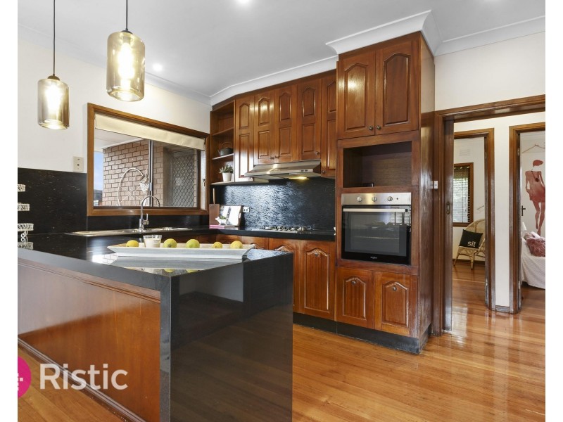 11 Marlock Close, Thomastown VIC 3074