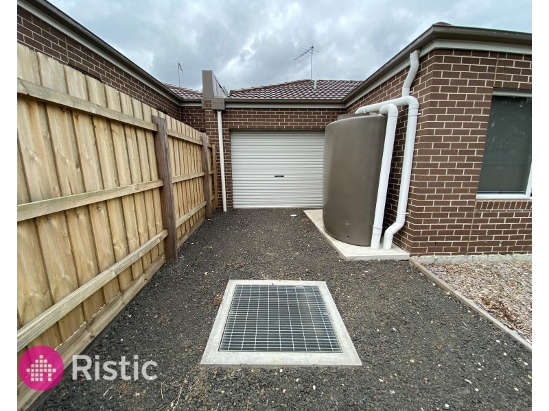 4/5 Tooth Court, Mill Park VIC 3082