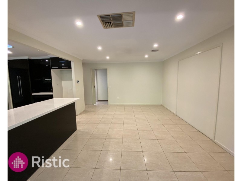 8 Acmena Court, Mill Park VIC 3082