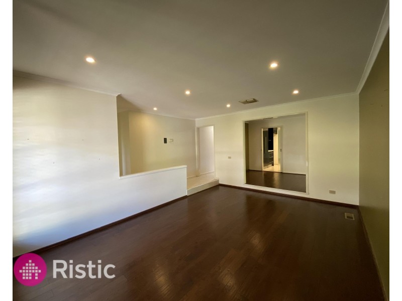 8 Acmena Court, Mill Park VIC 3082