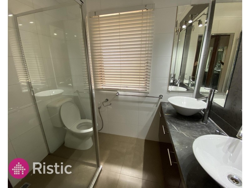 8 Acmena Court, Mill Park VIC 3082