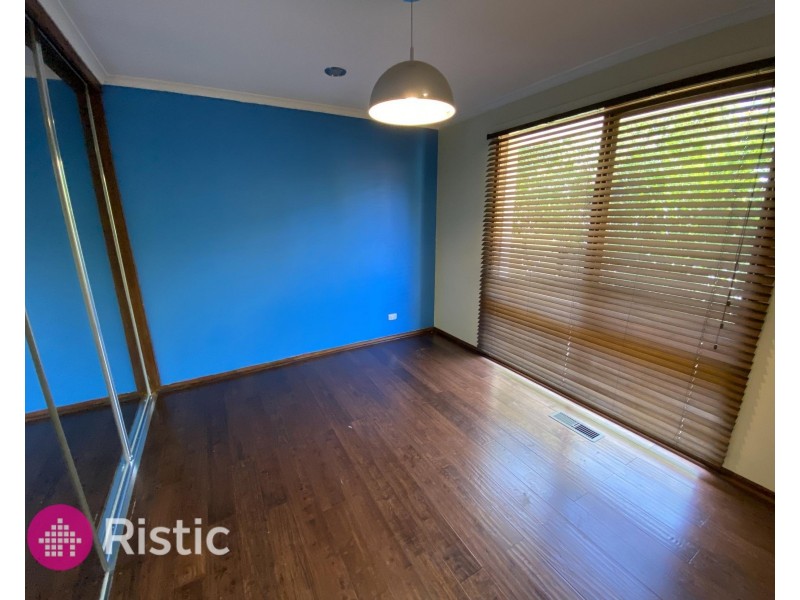 8 Acmena Court, Mill Park VIC 3082