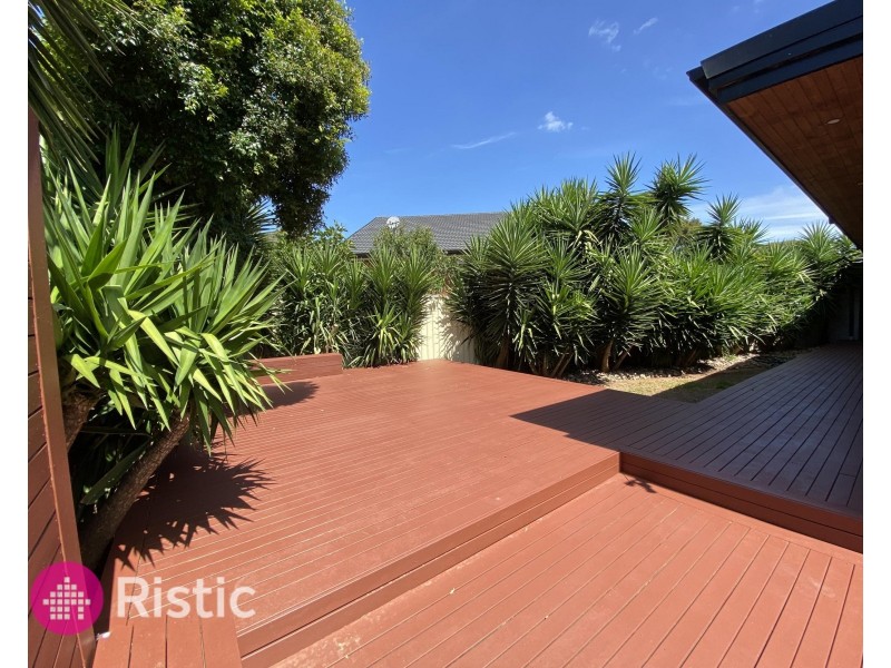 8 Acmena Court, Mill Park VIC 3082
