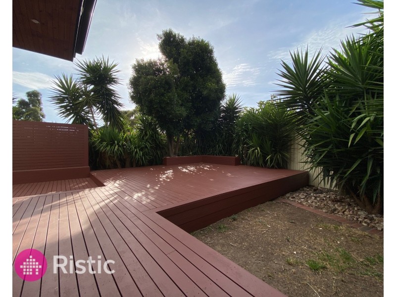 8 Acmena Court, Mill Park VIC 3082