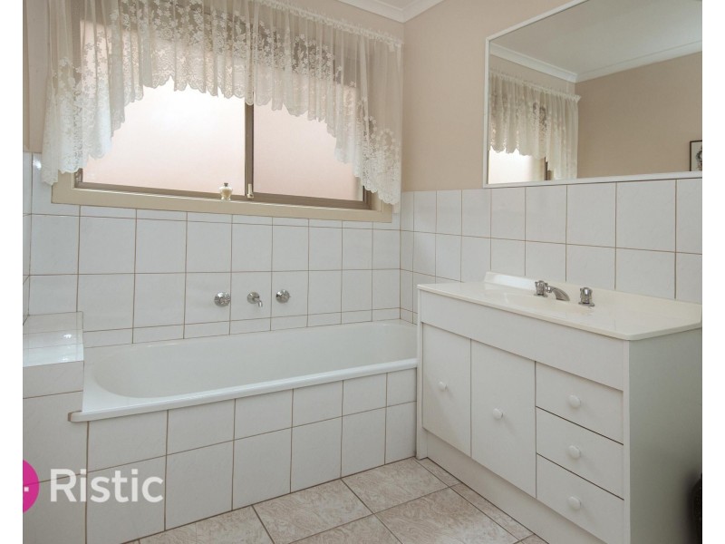 108A Woolnough Drive, Mill Park VIC 3082