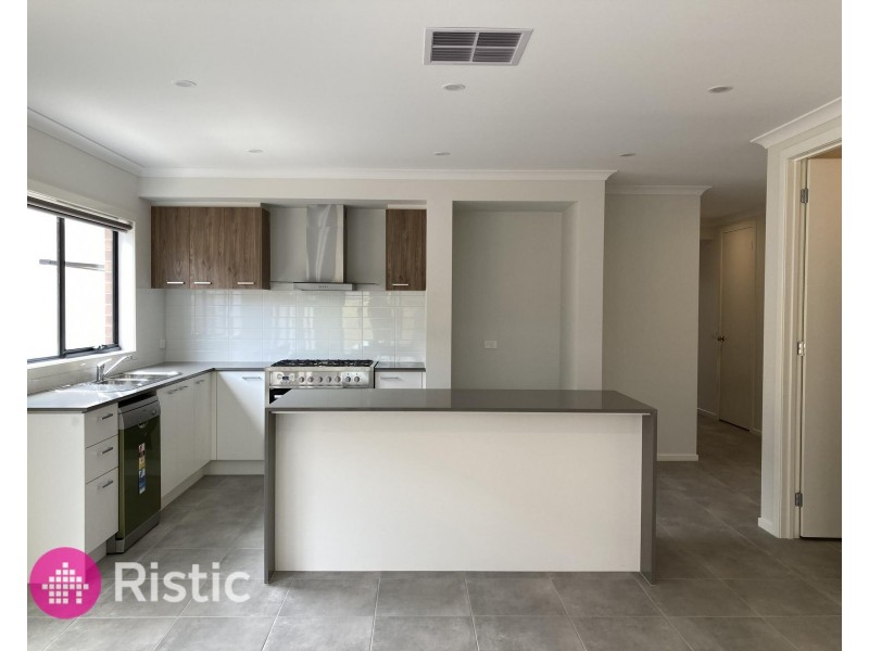 9 Catisfield Circuit, Donnybrook VIC 3064