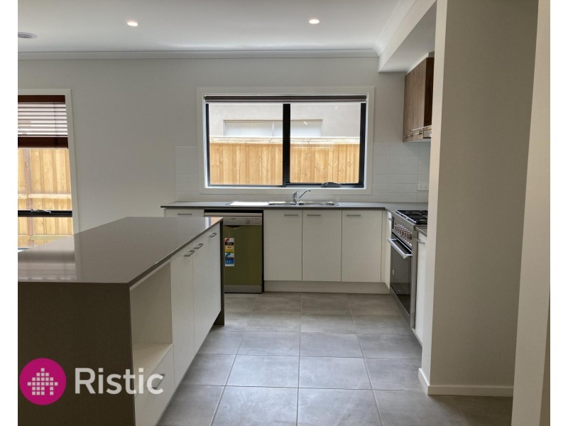 9 Catisfield Circuit, Donnybrook VIC 3064