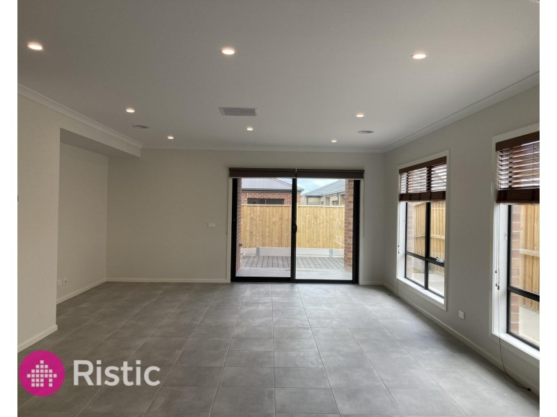 9 Catisfield Circuit, Donnybrook VIC 3064