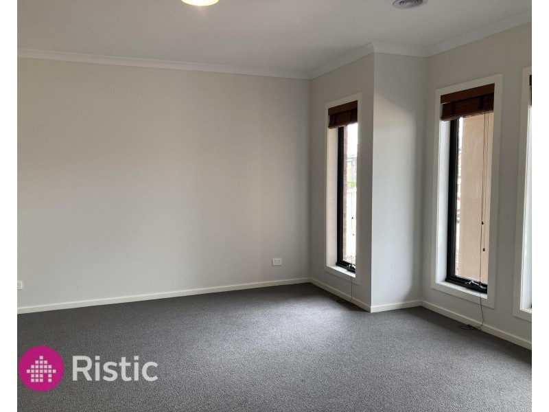 9 Catisfield Circuit, Donnybrook VIC 3064