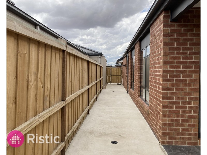 9 Catisfield Circuit, Donnybrook VIC 3064