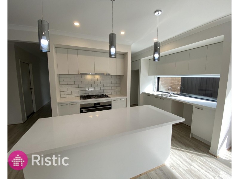 49 Catisfield Circuit, Donnybrook VIC 3064