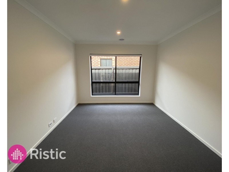49 Catisfield Circuit, Donnybrook VIC 3064