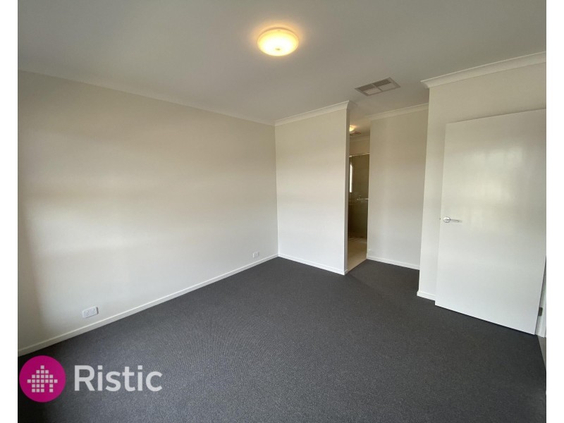49 Catisfield Circuit, Donnybrook VIC 3064